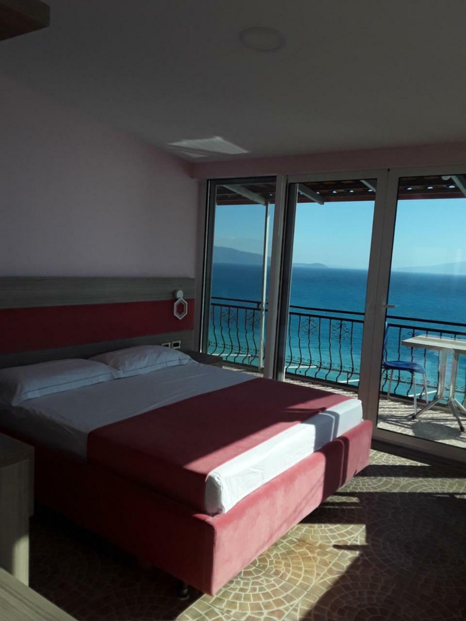 Odhisea Hotel Restaurant Qeparo Buitenkant foto