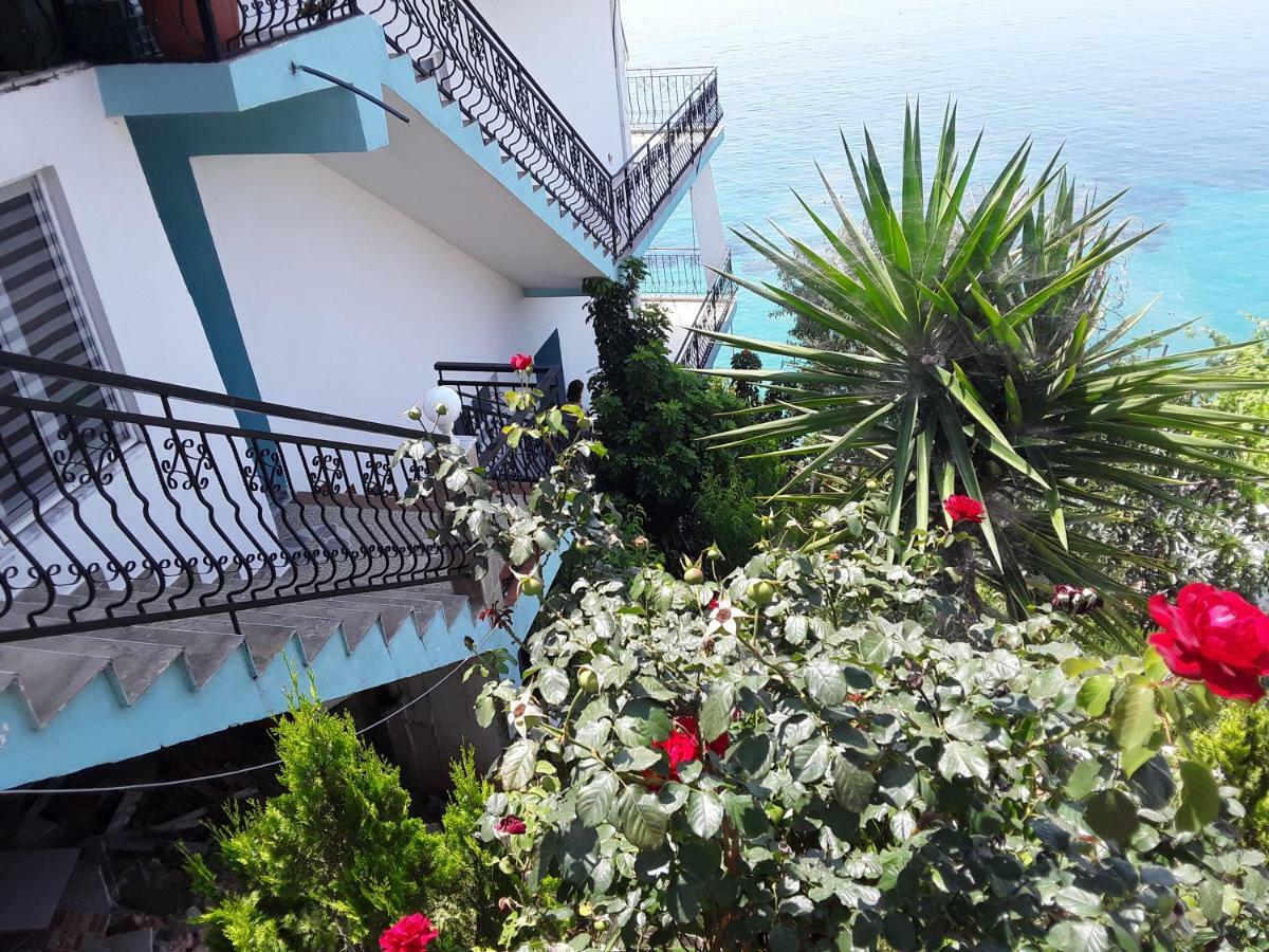 Odhisea Hotel Restaurant Qeparo Buitenkant foto