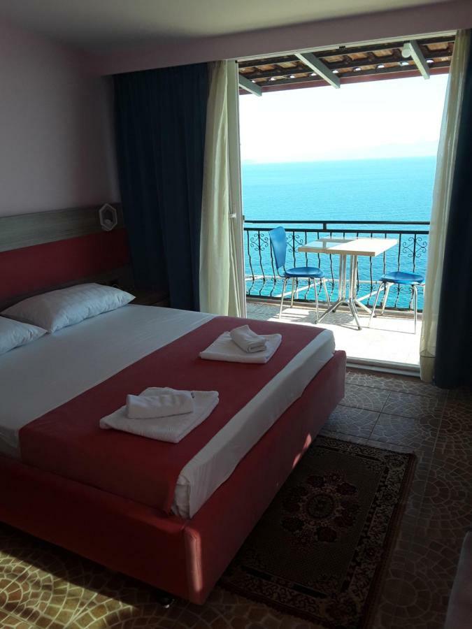 Odhisea Hotel Restaurant Qeparo Buitenkant foto